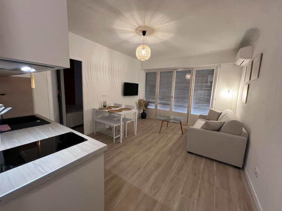 Magnifique T2 Proche Mer Et Ville Refait A Neuf Avec Terrasse Ментона Экстерьер фото